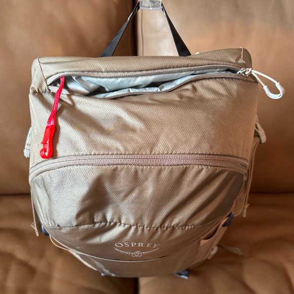 Beige Osprey Hikelite 28L Backpack - Picture 6 of 11